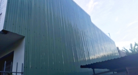 Thi công tôn ốp tường chống thấm